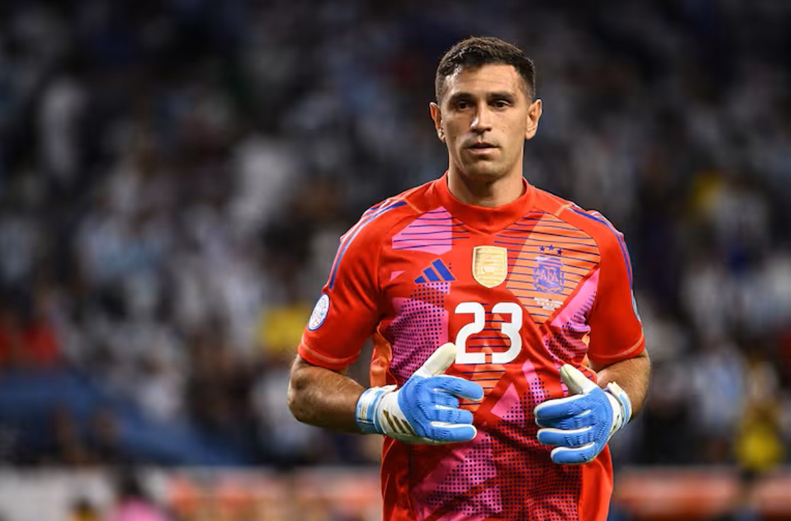 Dibu Martínez: Top saves and extraordinary bravery